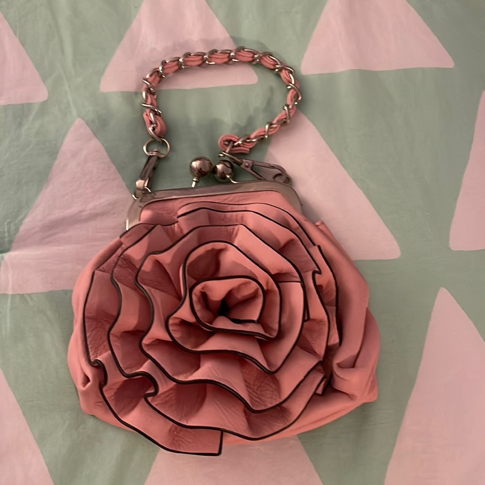 Flower clutch